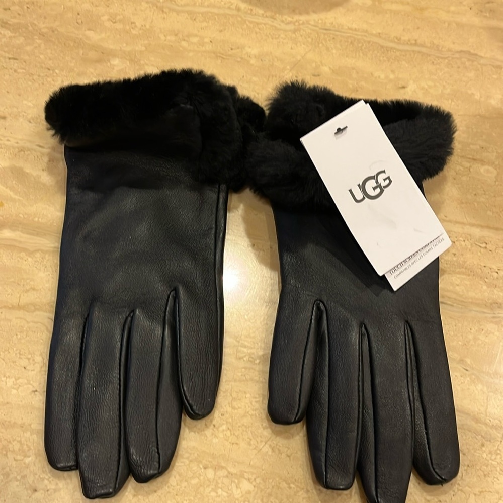 UGG Medium Fur Trimmed Gloves